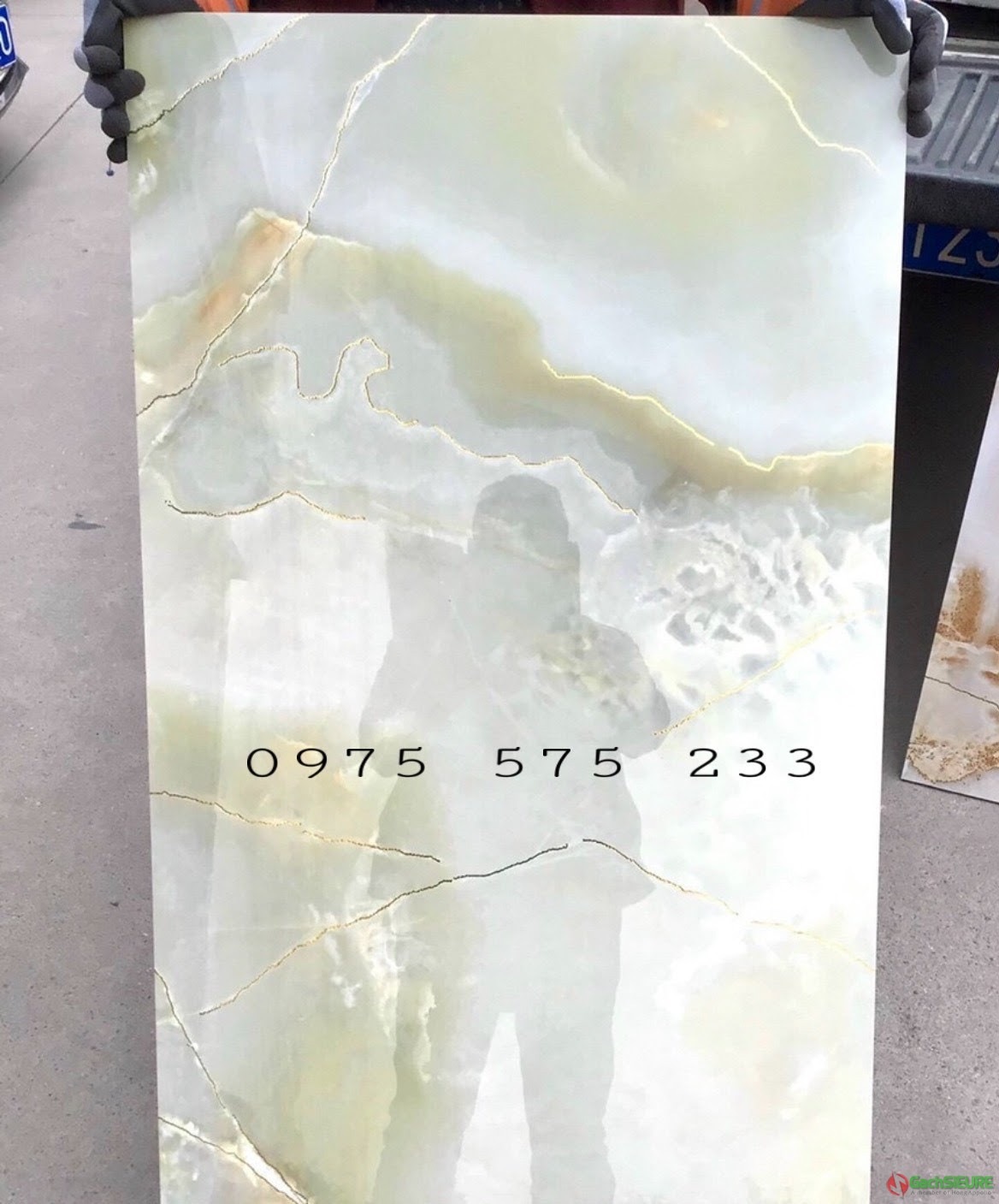 Gạch bóng kiếng 60×120 ánh kim nhũ vàng màu xanh ngọc đẹp