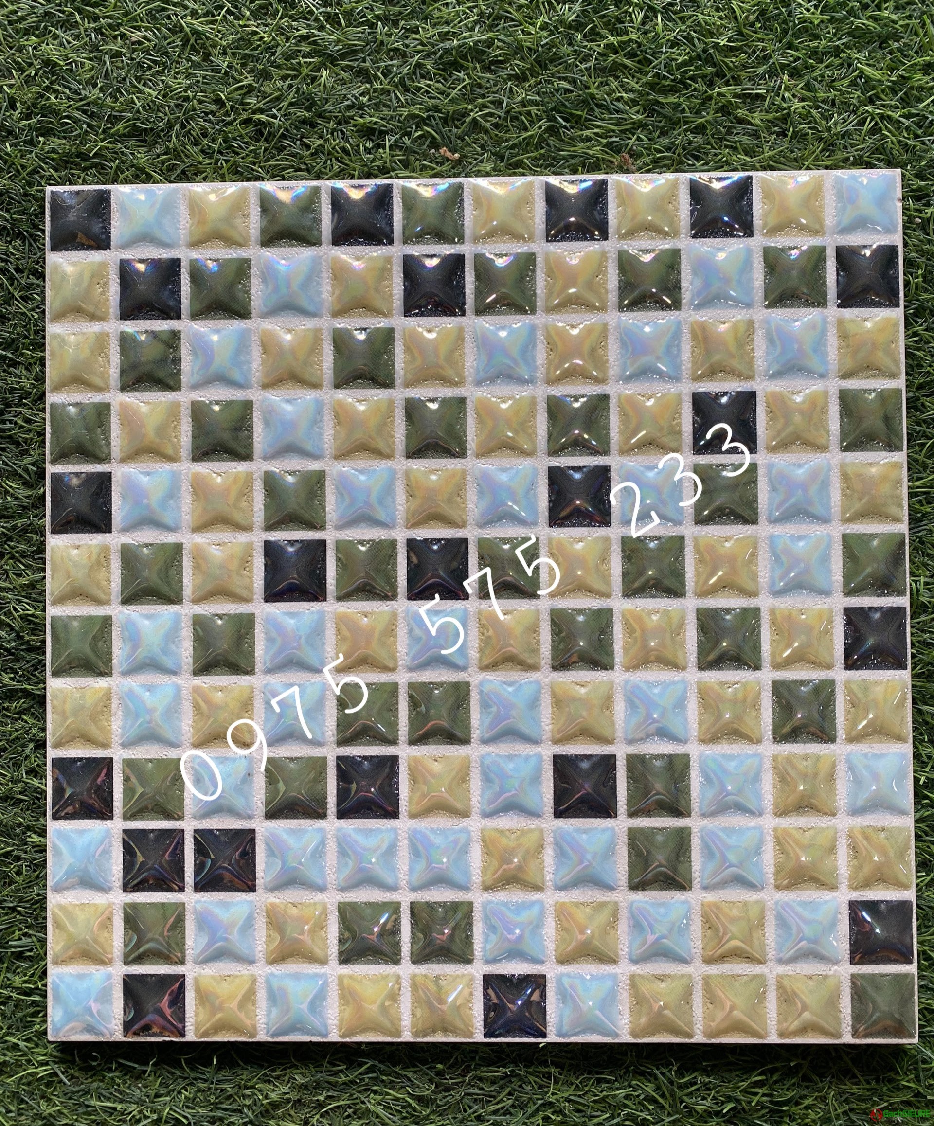 Gạch nhũ vàng 30×30 trang trí không gian đẹp