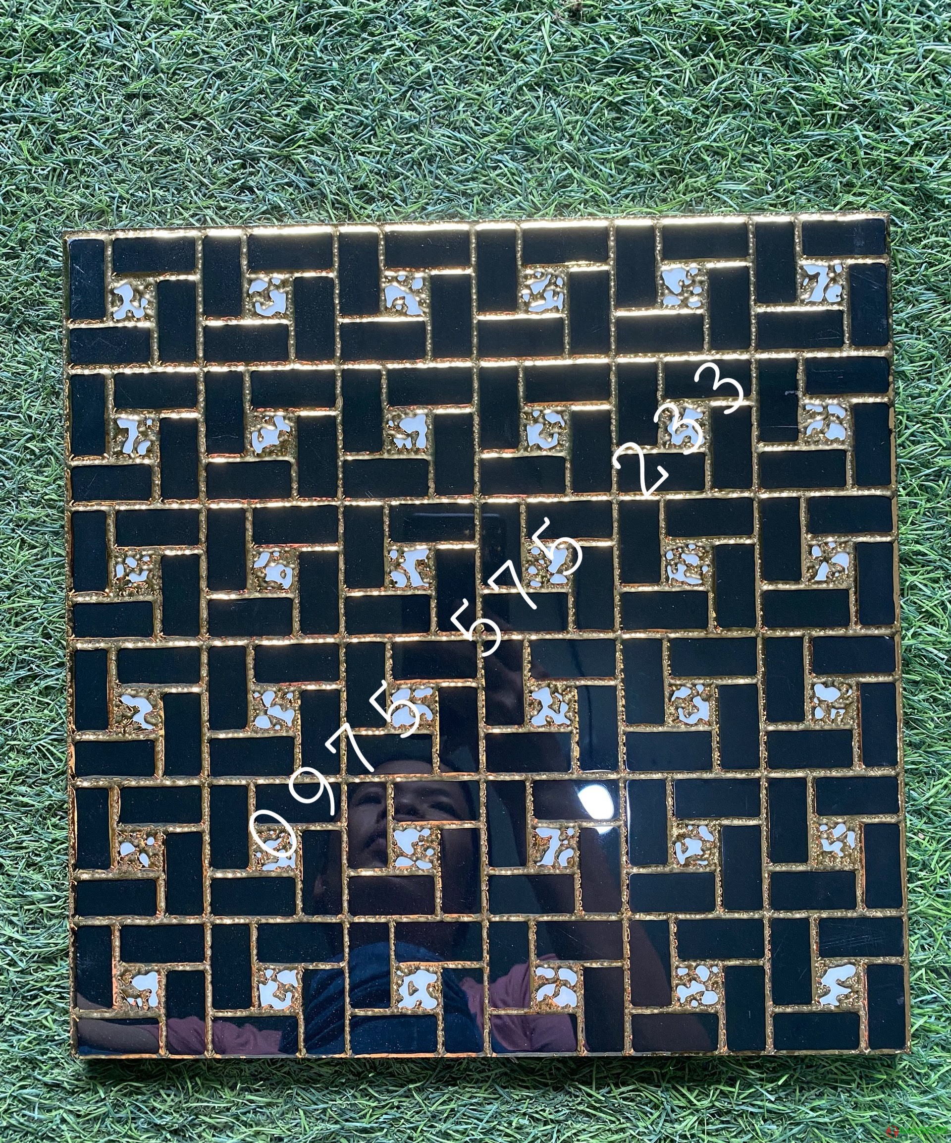 Gạch ốp lát 30×30 đen nhũ mạ vàng khắc kim đẹp