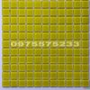 Gạch vỉ mosaic thủy tinh 30×30 màu vàng đẹp hd