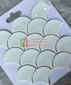 Gạch mosaic vảy cá màu trắng bóng
