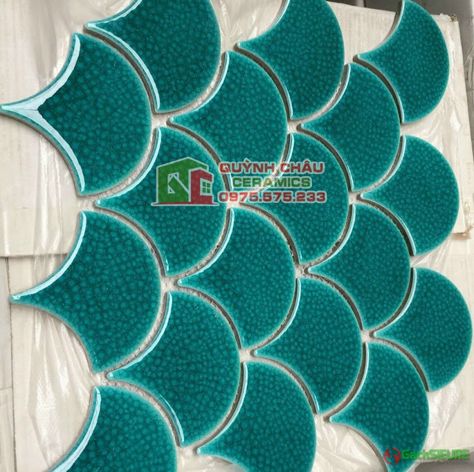 Gạch mosaic vảy cá màu xanh lam men dạn