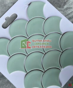 Gạch mosaic vảy cá màu xanh nhẹ men bóng