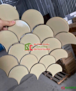 Gạch mosaic vỉ vảy cá màu be nhạt