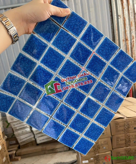 Gạch mosaic hồ bơi màu xanh biển gốm men rạn 2 lớp