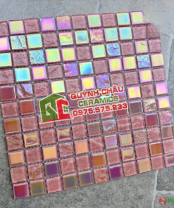 Gạch mosaic thủy tinh 25×25 màu hồng tím phối màu