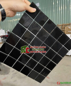 Gạch mosaic thủy tinh 48×48 màu đen bóng ốp trang trí