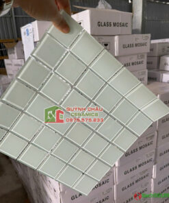 Gạch mosaic thủy tinh 48×48 vỉ chip màu trắng