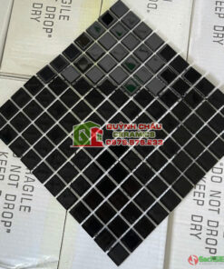 Gạch mosaic thủy tinh màu đen tuyền bóng ốp trang trí