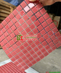 Gạch mosaic thủy tinh màu hồng ốp trang trí đẹp