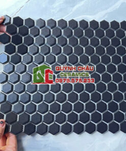 Gạch mosaic vỉ lục giác đen mờ viên chip nhỏ