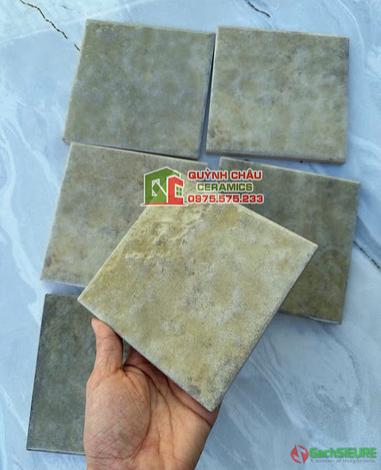 Gạch thẻ 123x123 bề mặt gợn sóng màu xám vàng