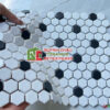 Gạch mosaic lục giác trắng đen mix màu trang trí