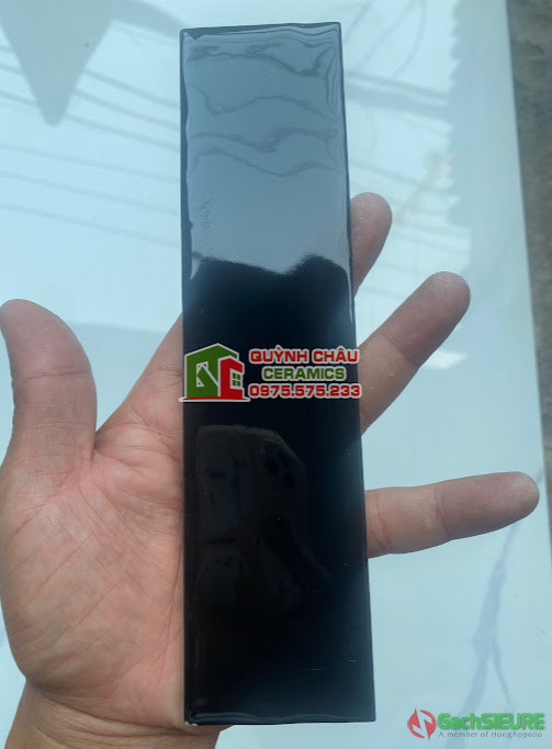 Gạch thẻ đen tuyền 5x20 bề mặt bóng gợn sóng