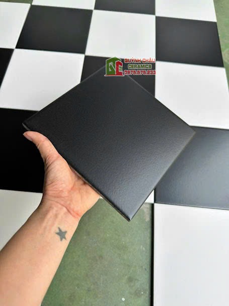 Mẫu gạch bông đơn sắc màu đen mờ