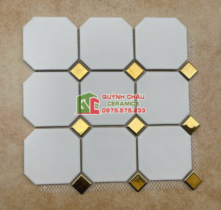 Mẫu gạch mosaic bát giác trắng nhấn vàng độc đáo