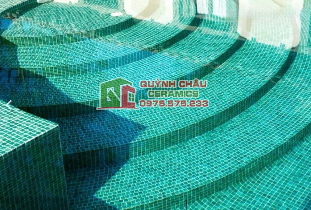 Mẫu gạch mosaic gốm sứ màu xanh ốp hồ bơi