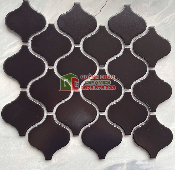 Mẫu mosaic hình lồng đèn màu đen