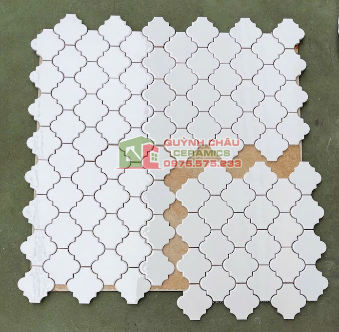 Mẫu mosaic hình lồng đèn màu trắng bóng
