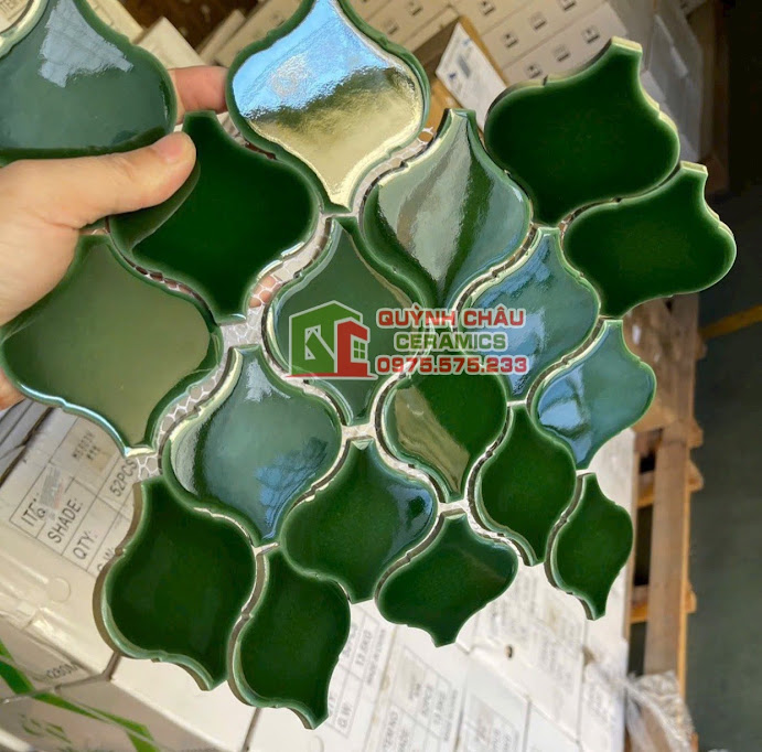 Mẫu mosaic hình lồng đèn màu xanh lá cây