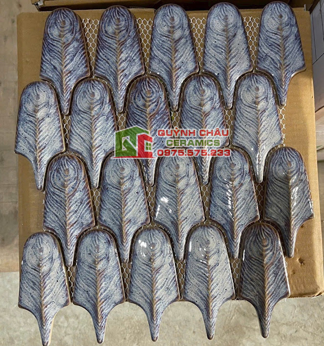 Mẫu gạch mosaic hình lông vũ màu tím ốp trang trí