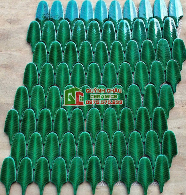 Mẫu gạch mosaic hình lông vũ màu xanh ốp trang trí