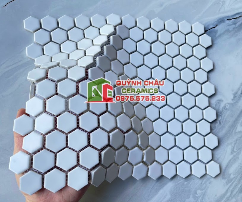 Mẫu mosaic lục giác màu trắng chip nhỏ