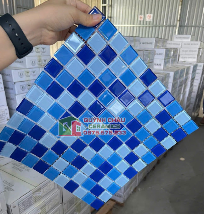 Mẫu gạch mosaic màu xanh thuỷ tinh