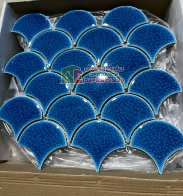Mẫu gạch men rạn vảy cá màu xanh