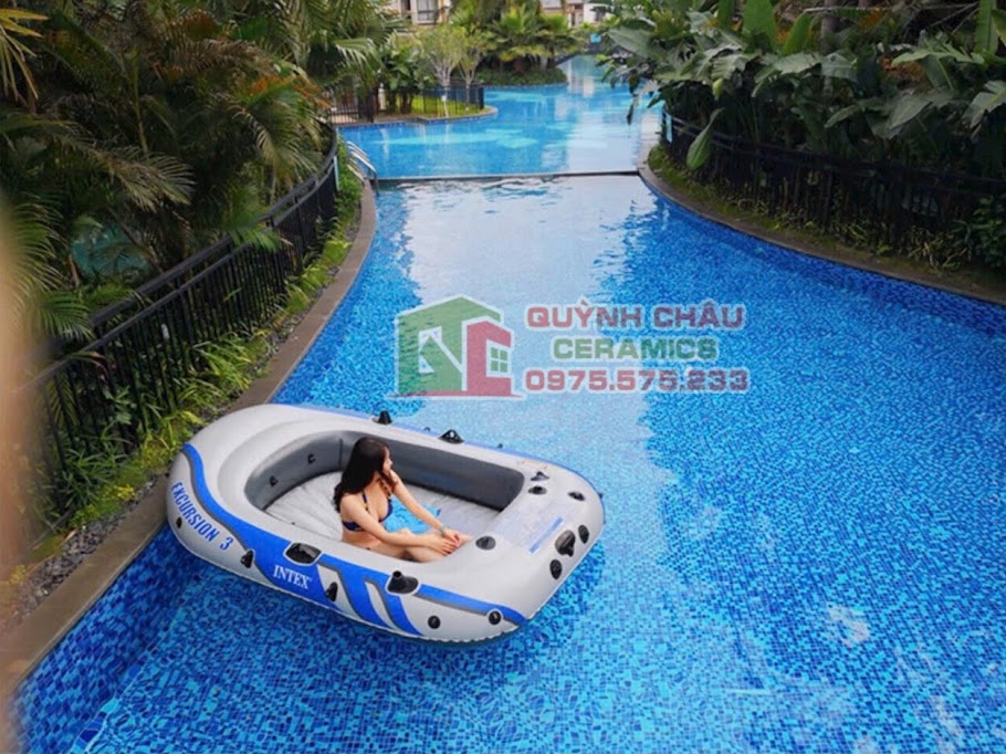 Mẫu gạch mosaic ốp lát hồ bơi
