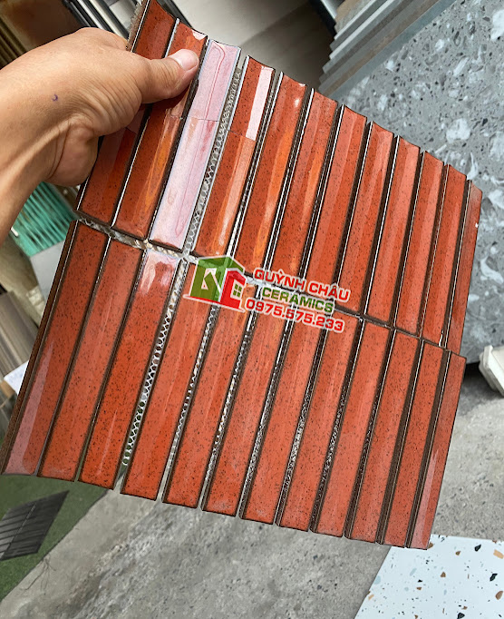 Mẫu gạch mosaic thanh que lõm màu đỏ bóng chấm mè