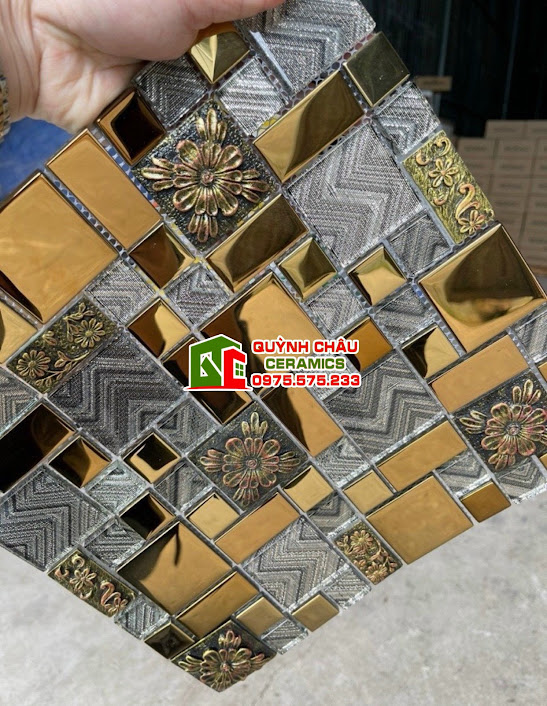 Mẫu gạch mosaic thuỷ tinh ốp phòng khách sang trọng