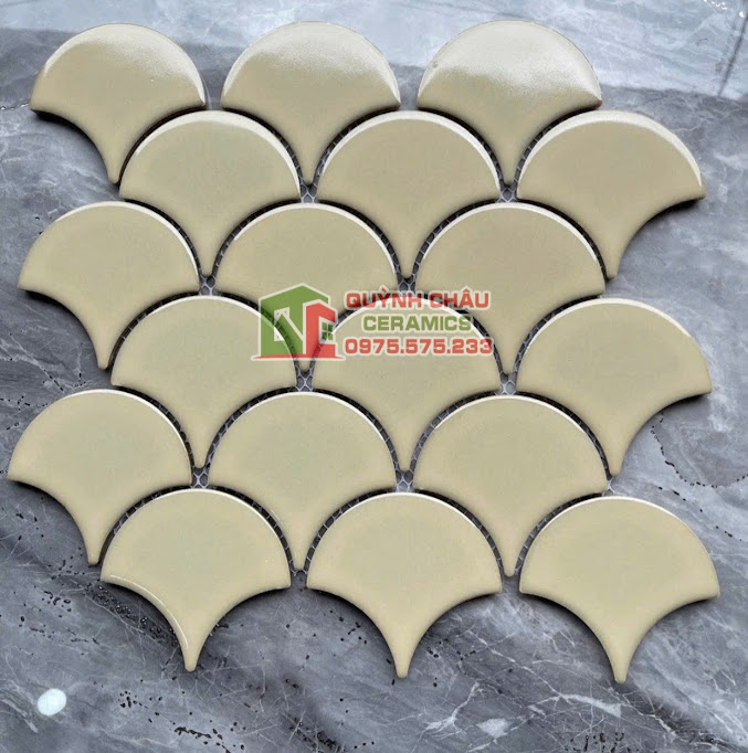 Mẫu gạch vảy cá màu be bóng