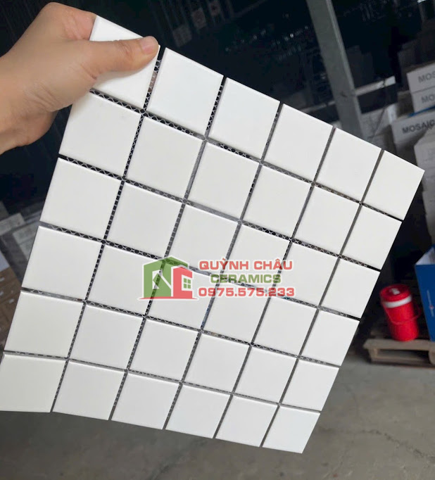 Mẫu gạch mosaic vuông gốm sứ màu trắng mờ