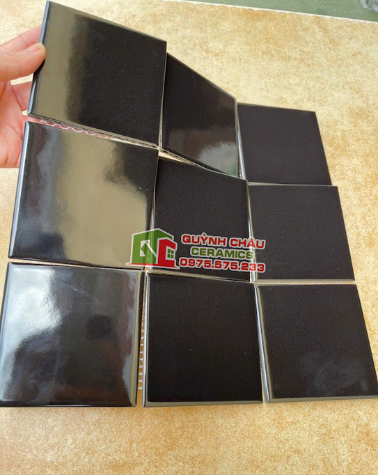 Mẫu gạch mosaic vuông màu đen bóng