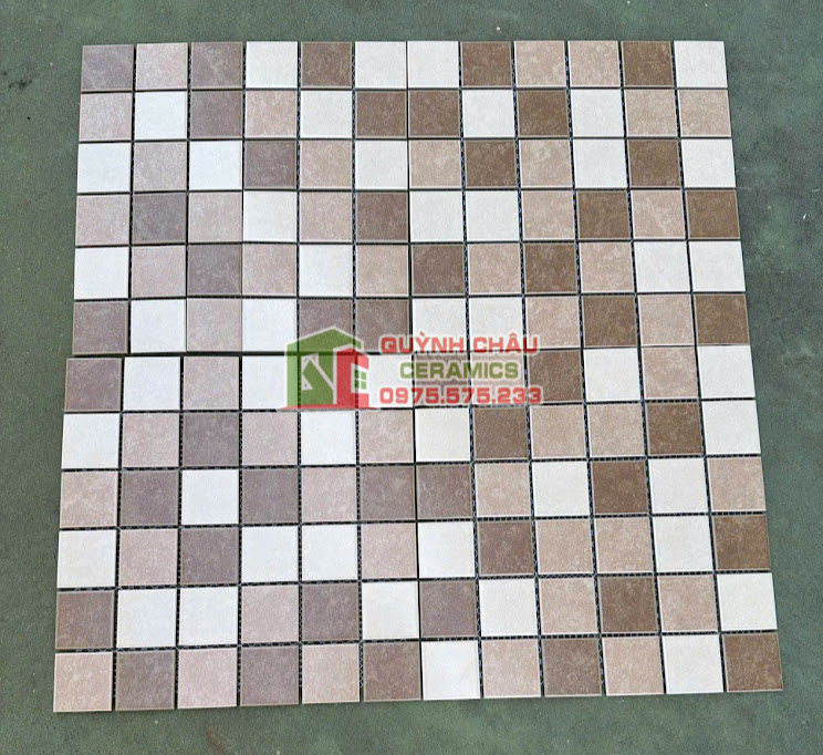 Mẫu gạch mosaic vuông nhỏ gốm sứ phối màu