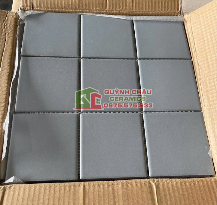 Mẫu gạch mosaic vuông xám mờ chíp lớn