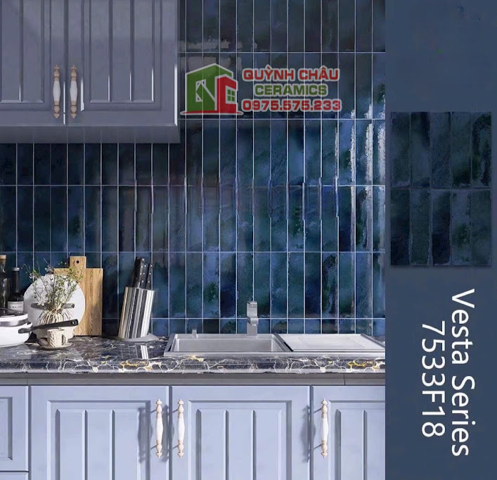 Mẫu gạch thẻ lượn sóng ốp phòng bếp