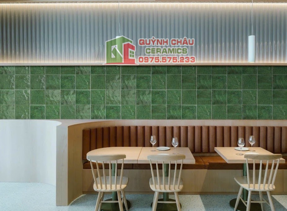 Mẫu gạch thẻ xanh ốp phòng khách đẹp